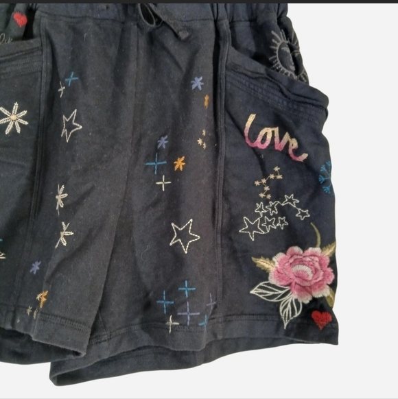 NEW Johnny Was Black Embroidered Good Vibes Only Moon Stars Rose Shorts Medium - Picture 2 of 6
